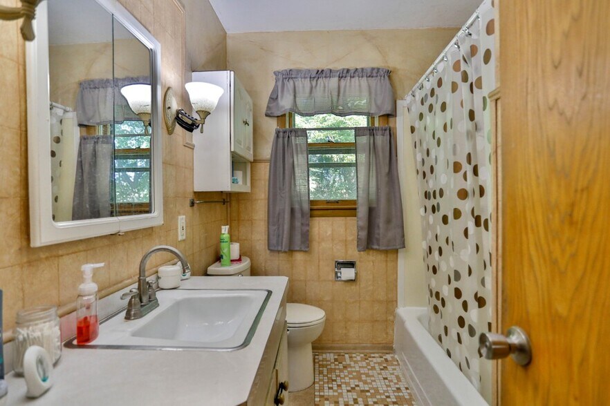 More Photos Of 3914 Weston Ave, Weston Office For Sale