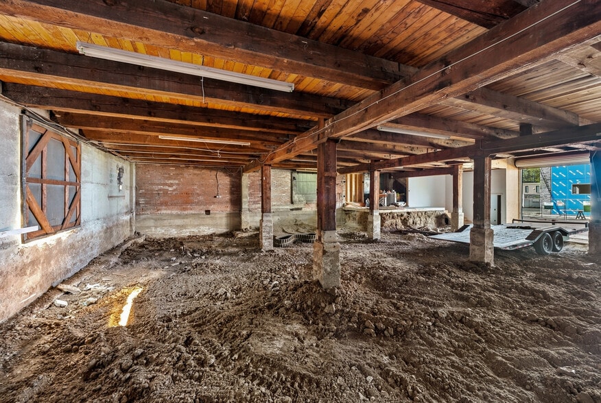 More Photos Of 316 Front St, Medford Specialty For Sale