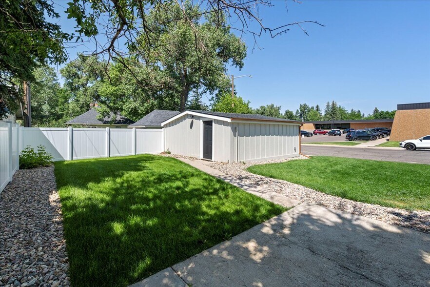 More Photos Of 2722 Central Ave, Cheyenne Light Distribution For Sale