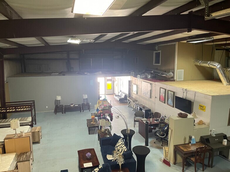 More Photos Of 461 W Gulf Bank Rd, Houston General Retail For Lease