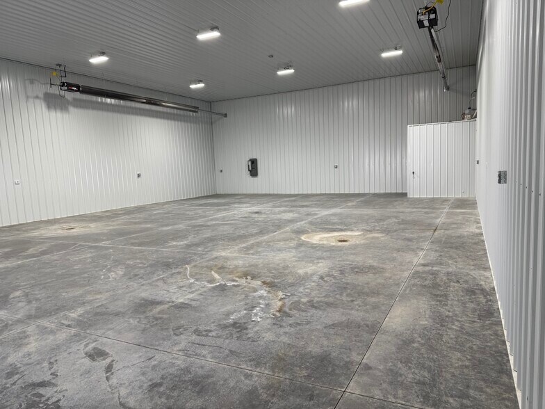 More Photos Of 200 Greenfield Dr, Tiffin Industrial For Sale
