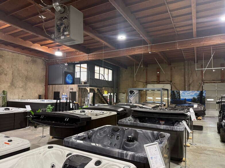 More Photos Of 4670 SW Pacific Ave, Beaverton Warehouse For Lease