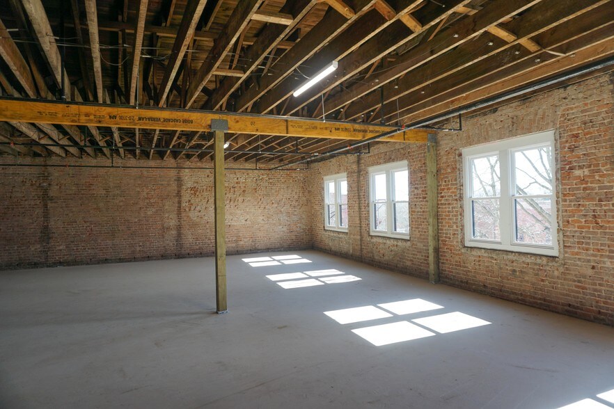More Photos Of 656-658 S Main St, Greenville Loft Creative Space For Sale
