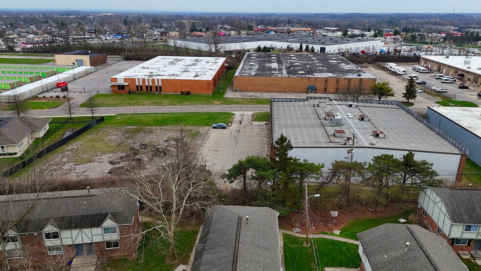 More Photos Of 511 Industrial Mile Rd, Columbus Warehouse For Sale