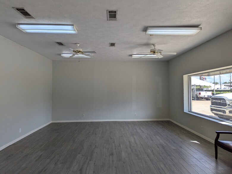 More Photos Of 5805 Old Dowlen Rd, Beaumont Warehouse For Lease