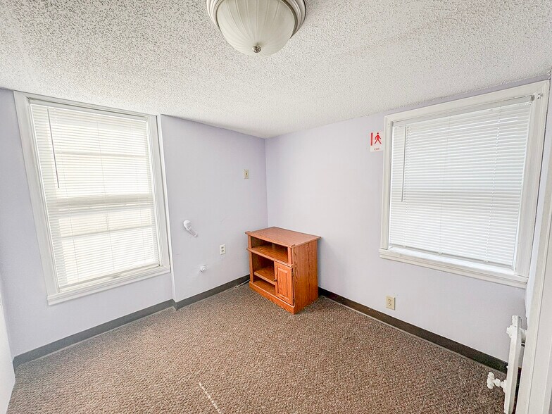 More Photos Of 2628 Central Ave NE, Minneapolis General Retail For Sale