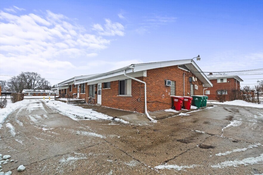 More Photos Of 23301 Kelly Rd, Eastpointe Apartments For Sale