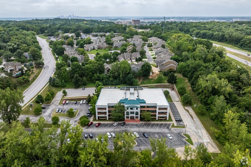 More Photos Of 4770 N Belleview Ave, Gladstone Office For Lease