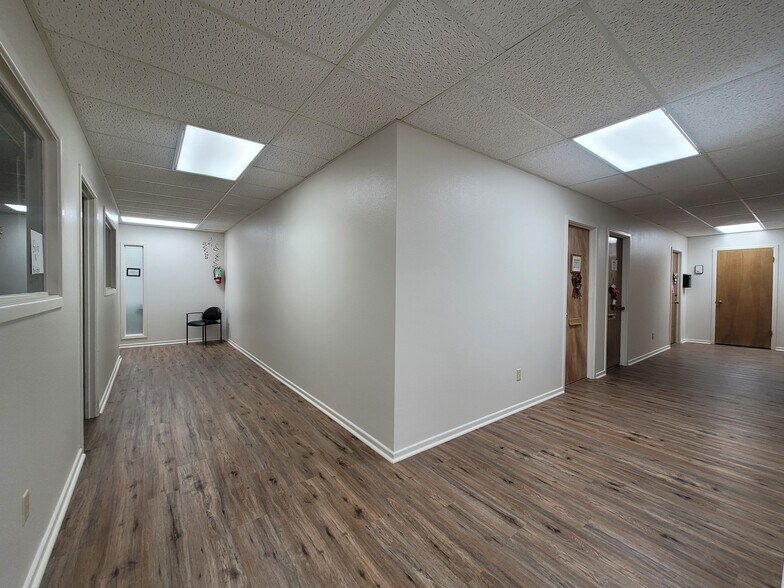 More Photos Of 3311-3313 81st St, Lubbock Medical For Lease