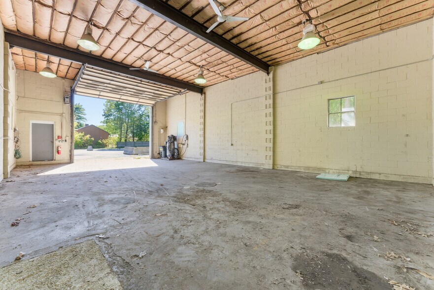 More Photos Of 270 West St, Ludlow Industrial For Lease