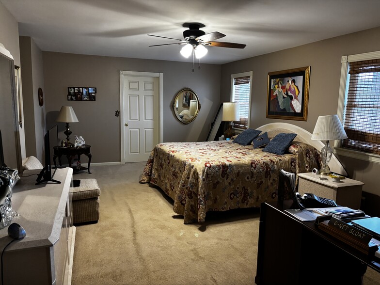 More Photos Of 205 Grandview Dr, Frankfort Religious Facility For Sale