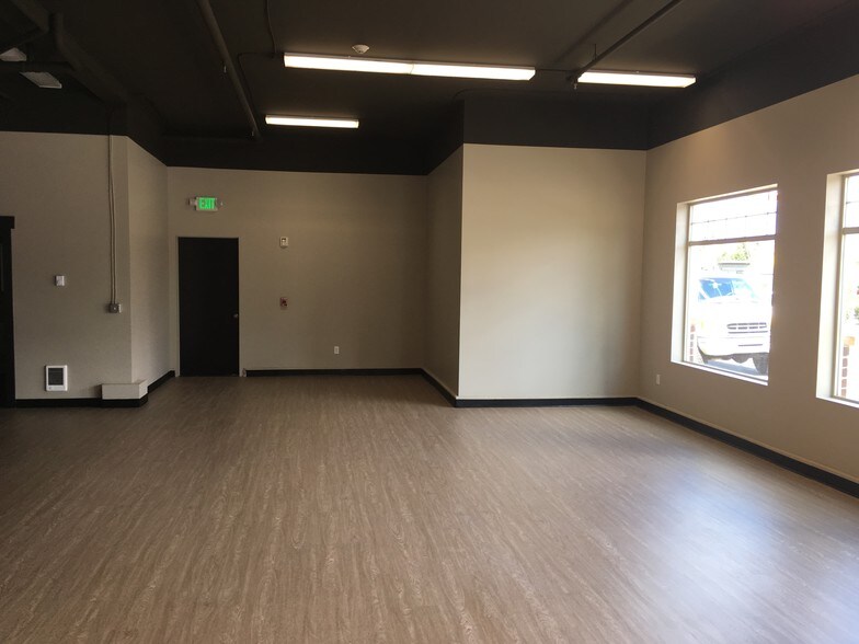 More Photos Of 4020-4025 NE 3rd Pl, Renton Storefront For Sale