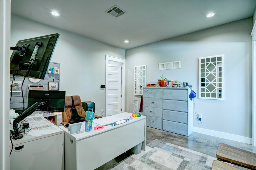 More Photos Of 5805 Starnes Rd, Watauga Office For Sale