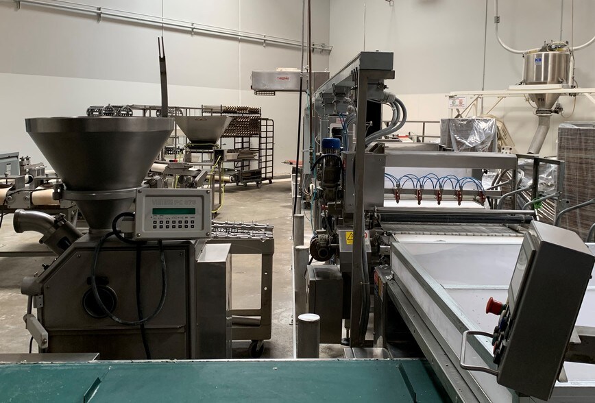 More Photos Of 2560 Progress St, Vista Manufacturing For Lease