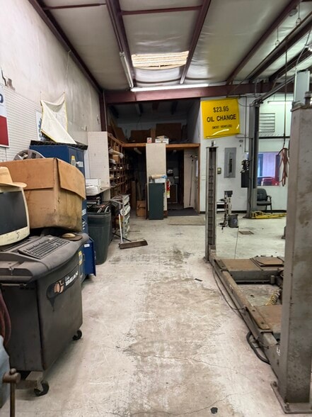 More Photos Of 4005 N Navarro St, Victoria Warehouse For Lease