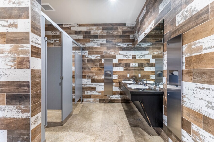 More Photos Of 129 N Collins Rd, Sunnyvale Freestanding For Lease