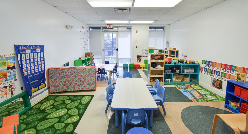 More Photos Of 4301 9th St SE, Washington Office For Sale