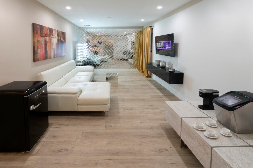 More Photos Of 10824 Burbank Blvd, North Hollywood Warehouse For Lease