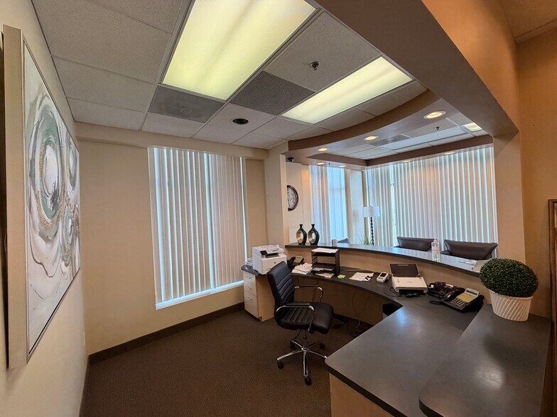 More Photos Of 1835-1857 E Big Beaver Rd, Troy Storefront For Lease