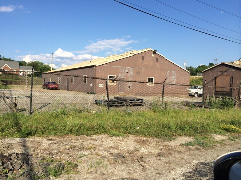 More Photos Of 2 11th St, Penn Warehouse For Sale