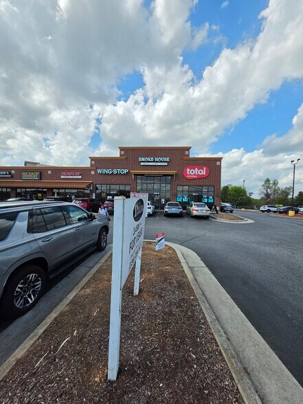 More Photos Of 3208 W Gate City Blvd, Greensboro Freestanding For Lease