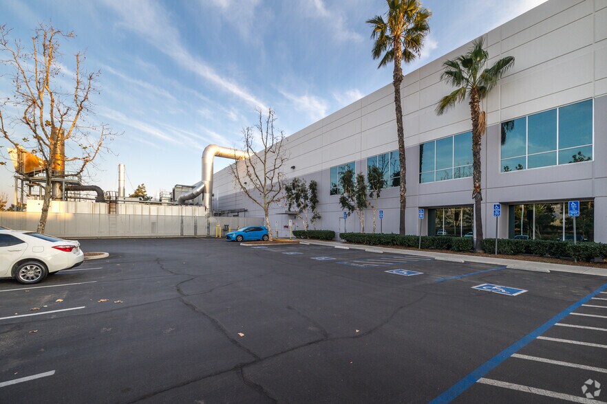 More Photos Of 2360 Cottonwood Ave, Riverside Refrigeration Cold Storage For Lease