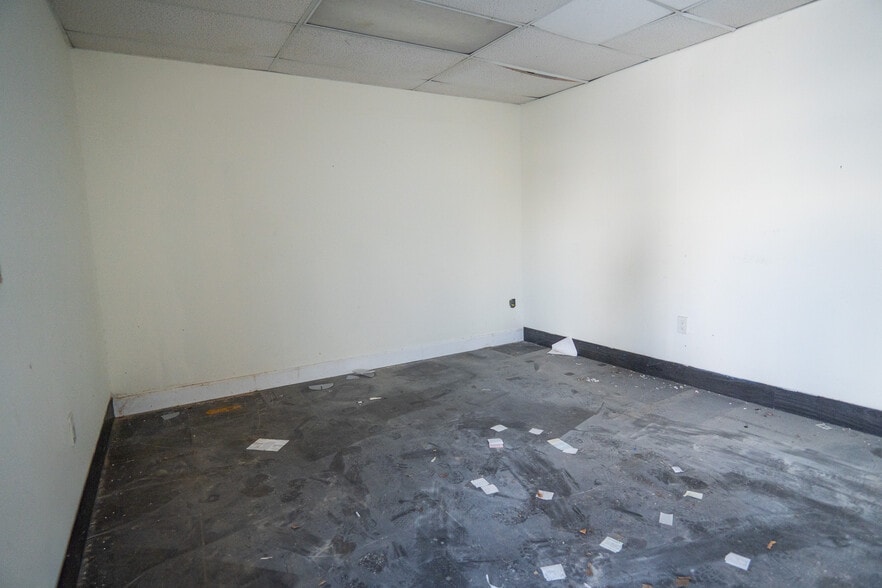More Photos Of 2104-2120 W 62nd St, Hialeah Warehouse For Lease