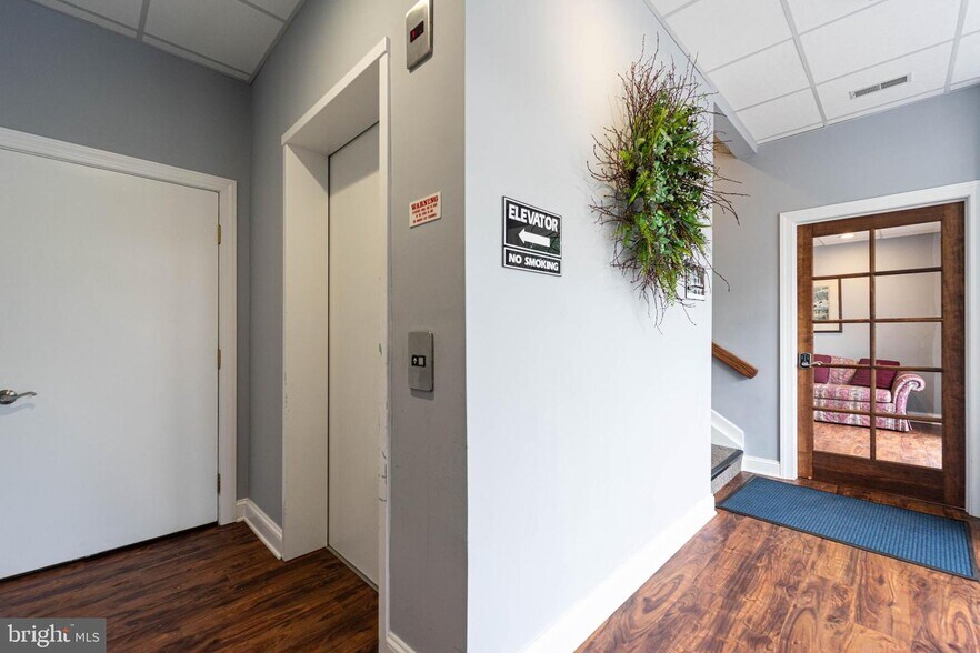 More Photos Of 102 St Claire Pl, Stevensville Medical For Lease