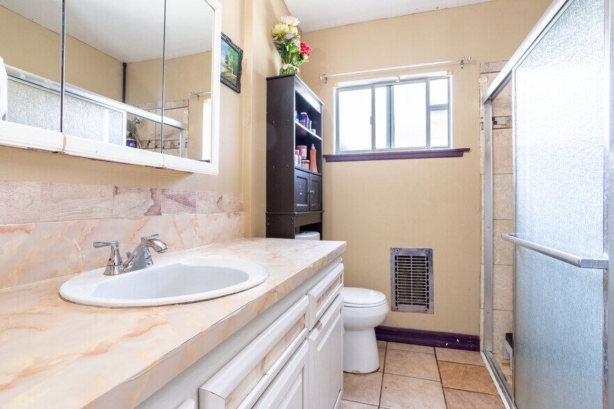 More Photos Of 6402 Graves Ave, Van Nuys Apartments For Sale