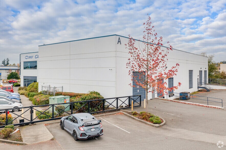 More Photos Of 19495 56th Ave, Surrey Showroom For Lease
