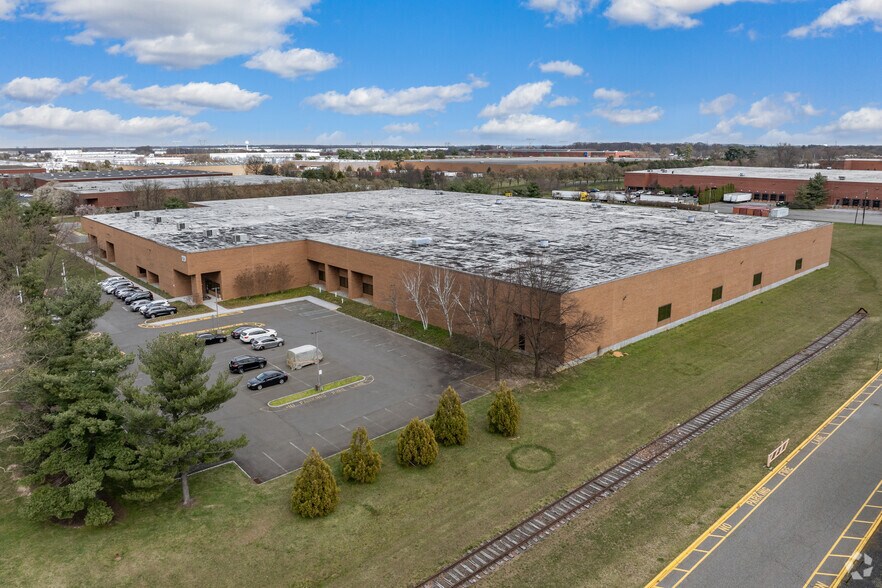 More Photos Of 120 Herrod Blvd, South Brunswick Warehouse For Lease