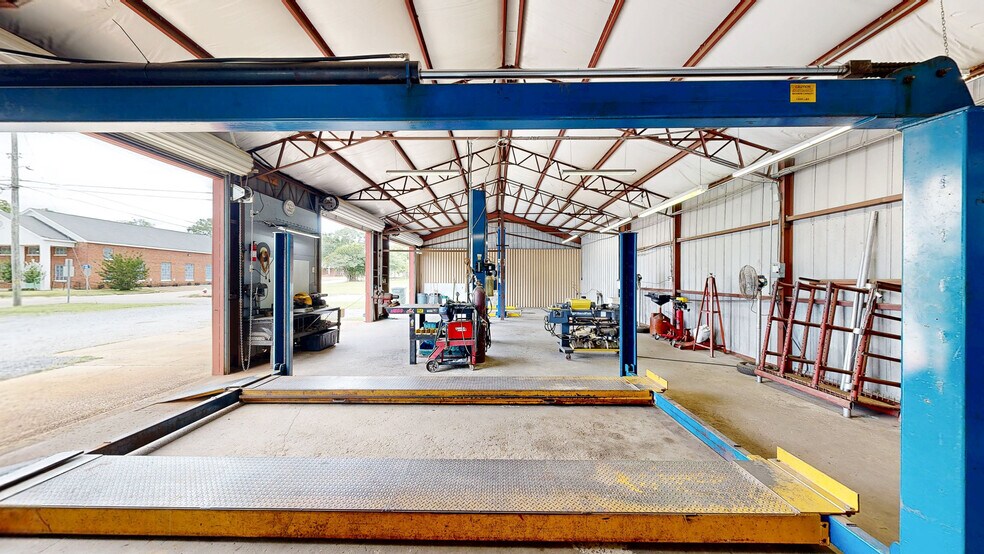 More Photos Of 716 S Main St, Enterprise Auto Repair For Sale