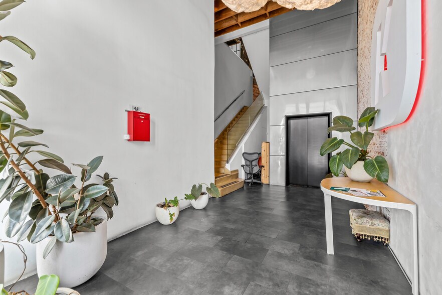 More Photos Of 400-412 Wilshire Blvd, Santa Monica Loft Creative Space For Lease