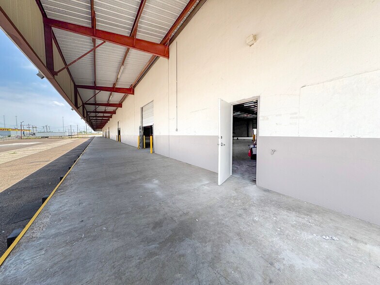 More Photos Of 8407 San Lorenzo Dr, Laredo Industrial For Lease