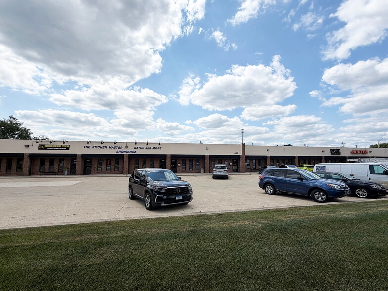 More Photos Of 600 Industrial Dr, Naperville Distribution For Lease