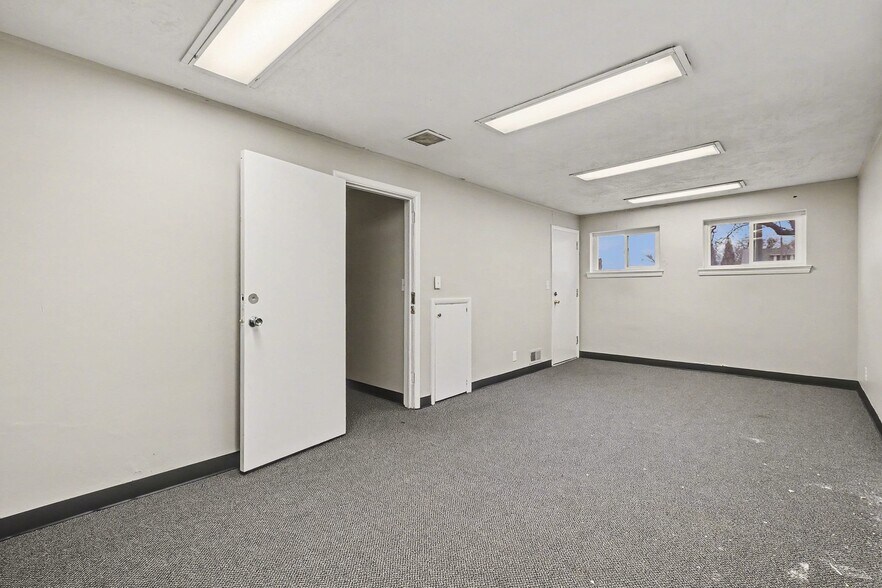 More Photos Of 5519 Northwest Radial Hwy, Omaha Medical For Lease