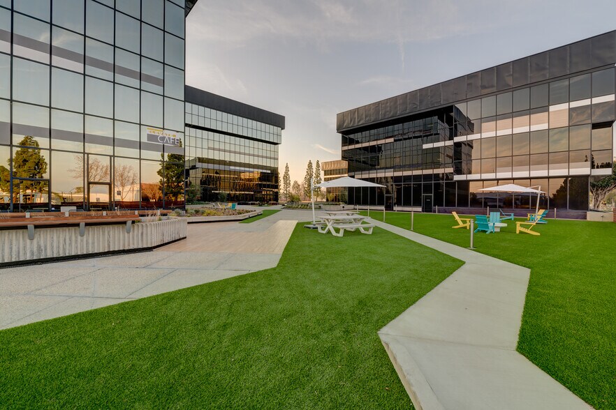 More Photos Of 3100 S Harbor Blvd, Santa Ana Office For Sale