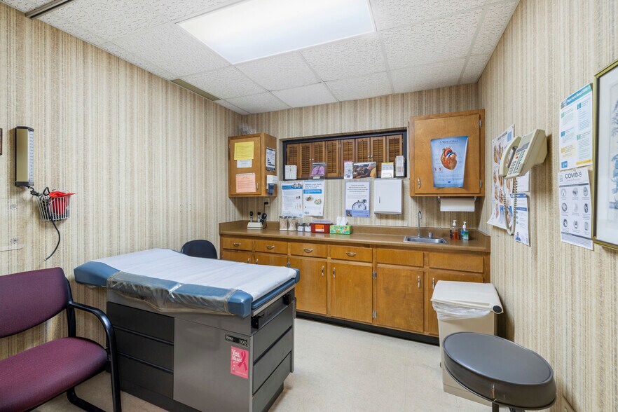 More Photos Of 1612 W Plaza Dr, Tallahassee Medical For Sale