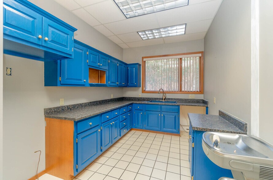 More Photos Of 5225 Hampton Pl, Saginaw Medical For Sale