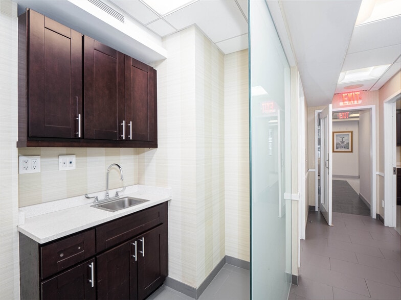 More Photos Of 901-903 Lexington Ave, New York Apartments For Lease