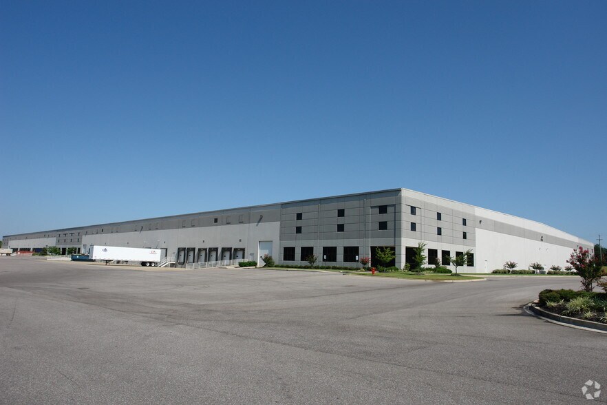 More Photos Of 5265 Hickory Hill Rd, Memphis Warehouse For Lease
