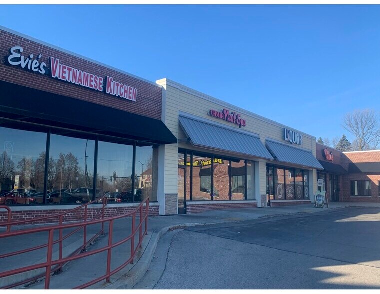 More Photos Of N89W16899 Appleton Ave, Menomonee Falls Storefront For Lease