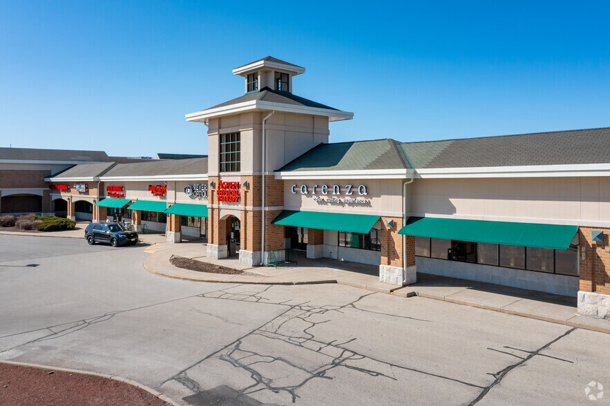 More Photos Of 2205 N Calhoun Rd, Brookfield Unknown For Lease