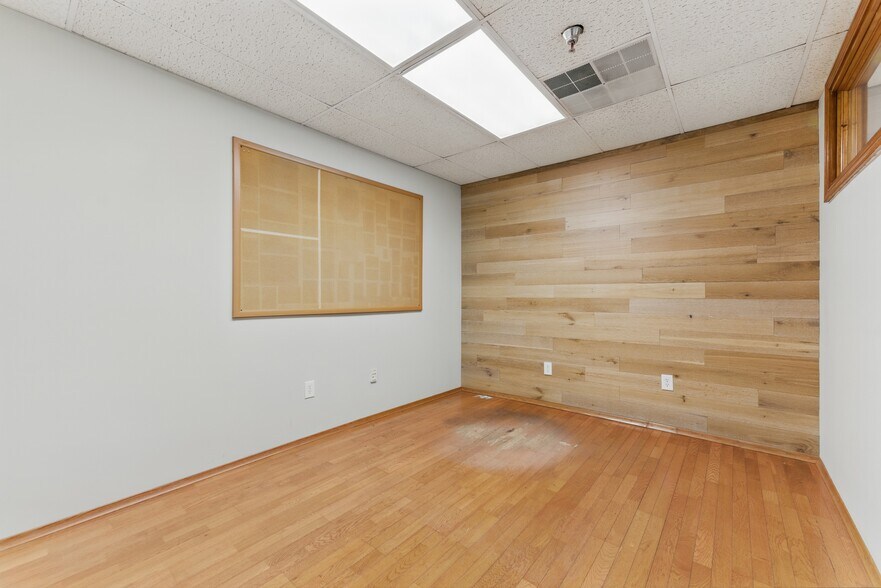 More Photos Of 16 Commercial Ave, Albany Warehouse For Sale