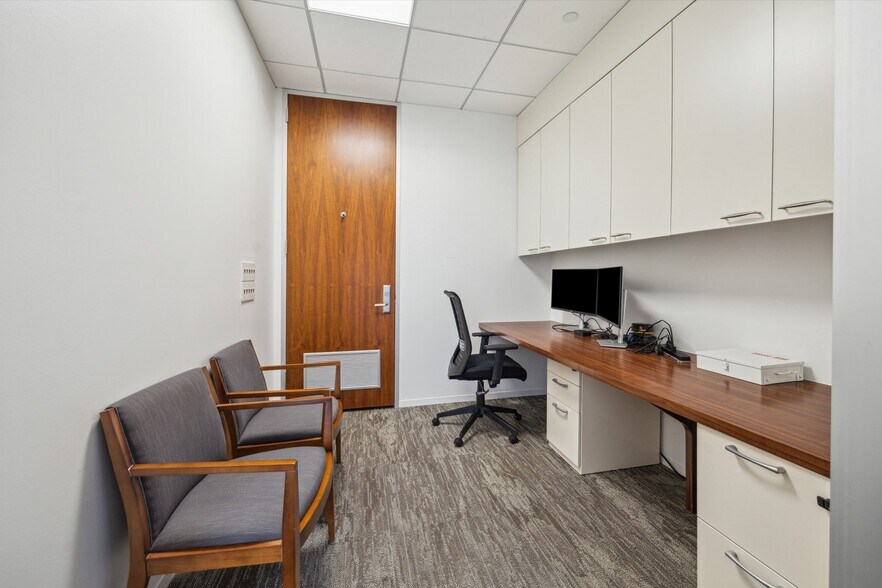 More Photos Of 1800 Post Oak Blvd, Houston Office For Lease