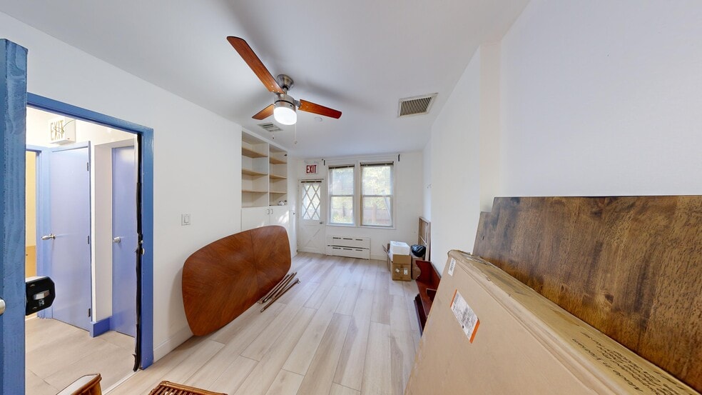 More Photos Of 194 Nassau Ave, Brooklyn Storefront Retail Office For Lease