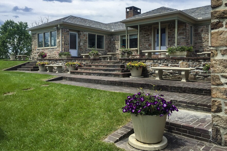More Photos Of 1207 Flohrs Church Rd, Biglerville Hospitality For Sale