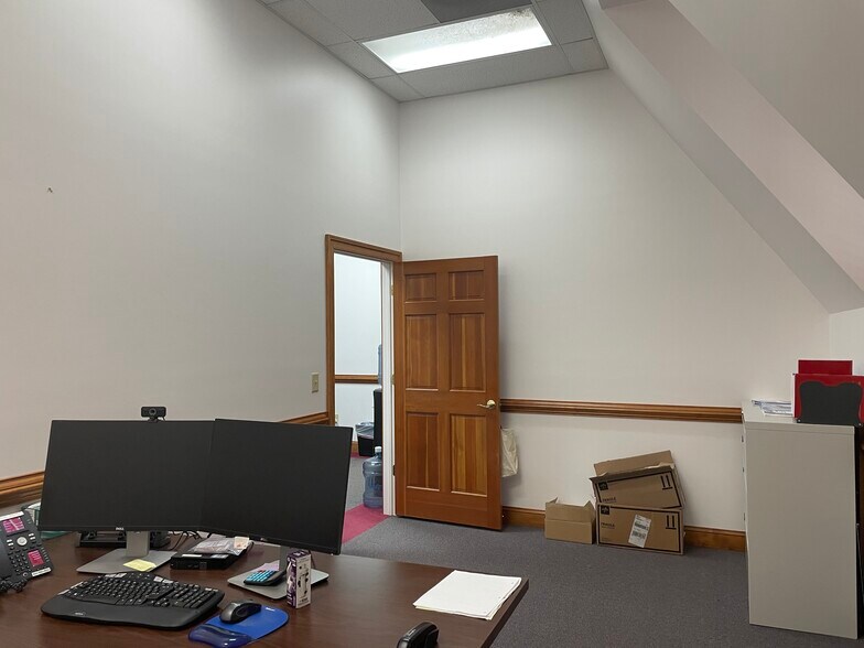 More Photos Of 7319 Martin St, Gloucester Office For Sale