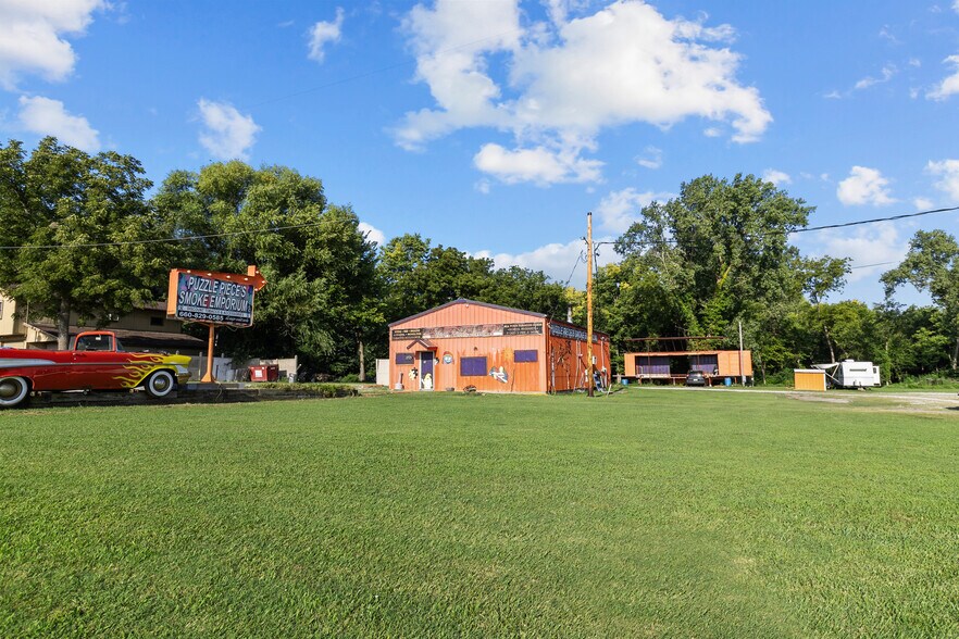 More Photos Of 1420 Highway M, Sedalia Service Station For Sale