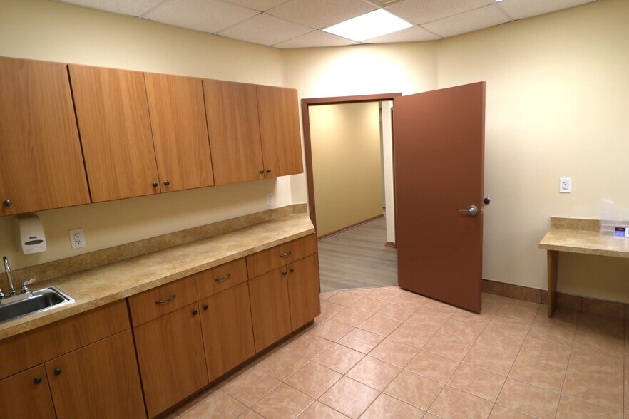 More Photos Of 1167 McBride Ave, Woodland Park Medical For Lease